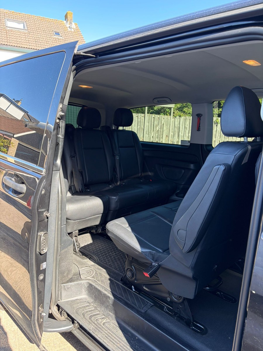 Interieur van de Mercedes-Vito taxibus van Leidse Taxi Lijn